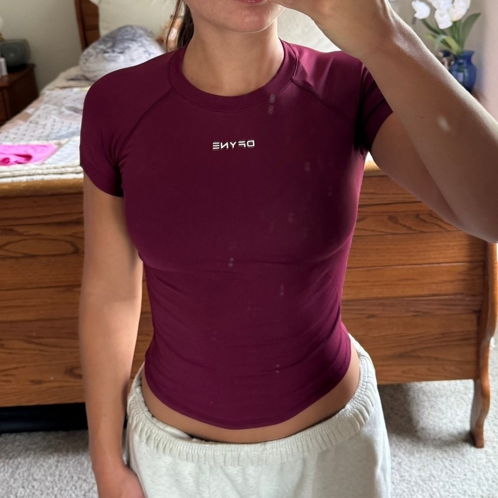 Dfyne impact short sleeve top winter berry red small